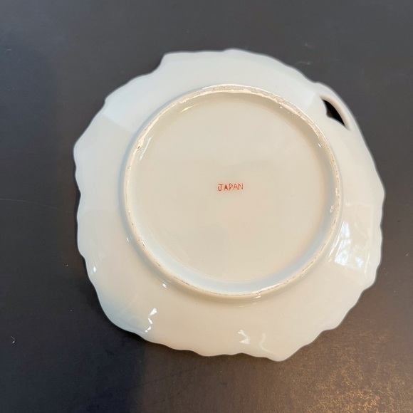 Leaf Shaped Trinket Dishes Floral Motif - Picture 5 of 7